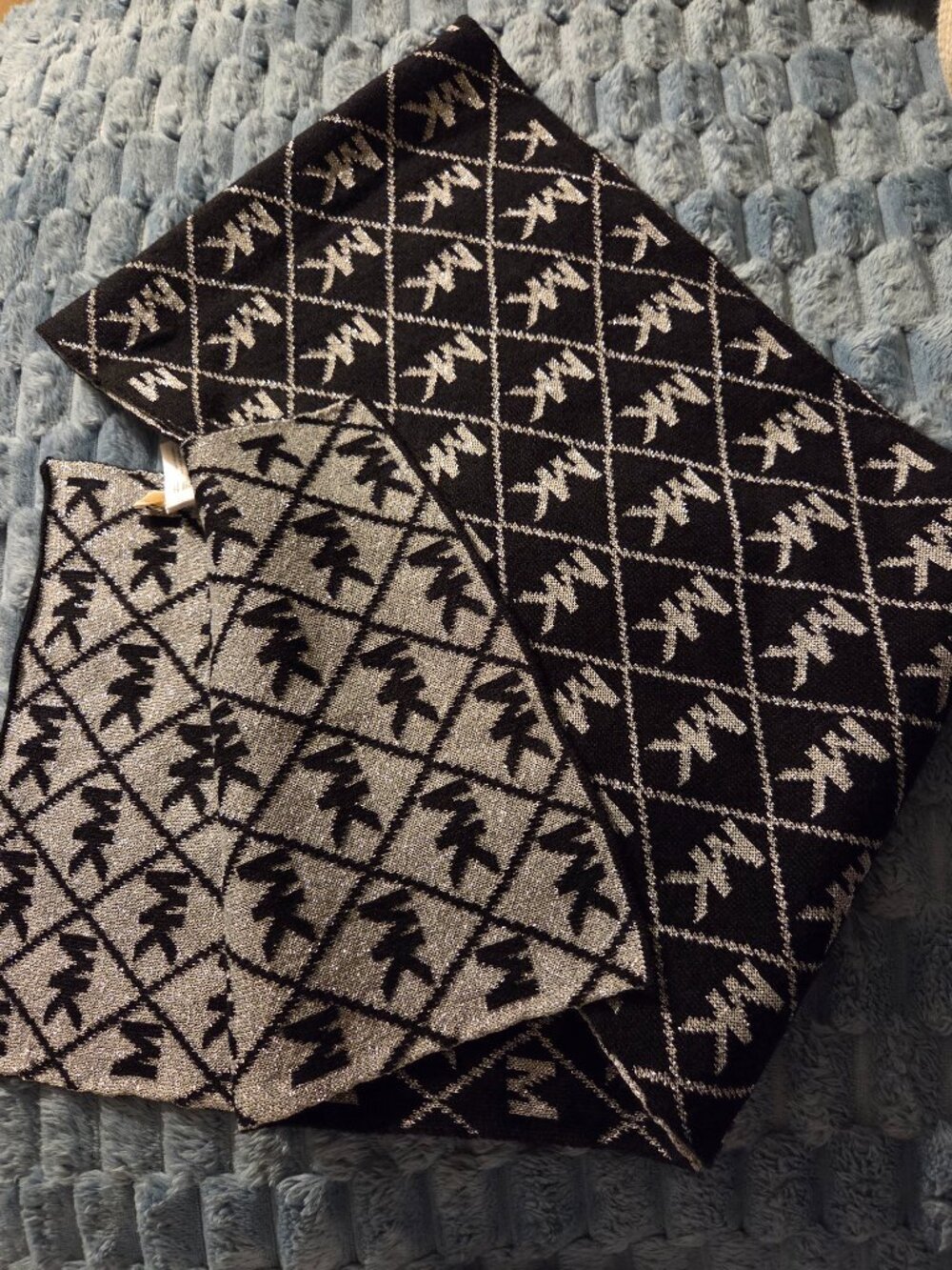 Michael kors scarf black & silver
